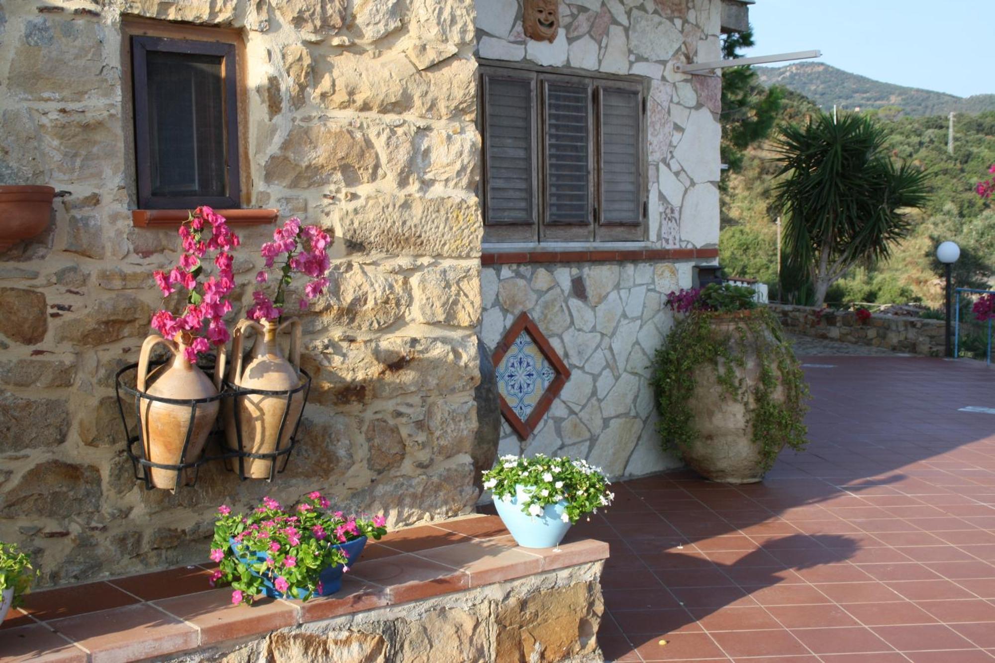 Camere & Case Vacanze Lo Scoglio Castel di Tusa Kültér fotó