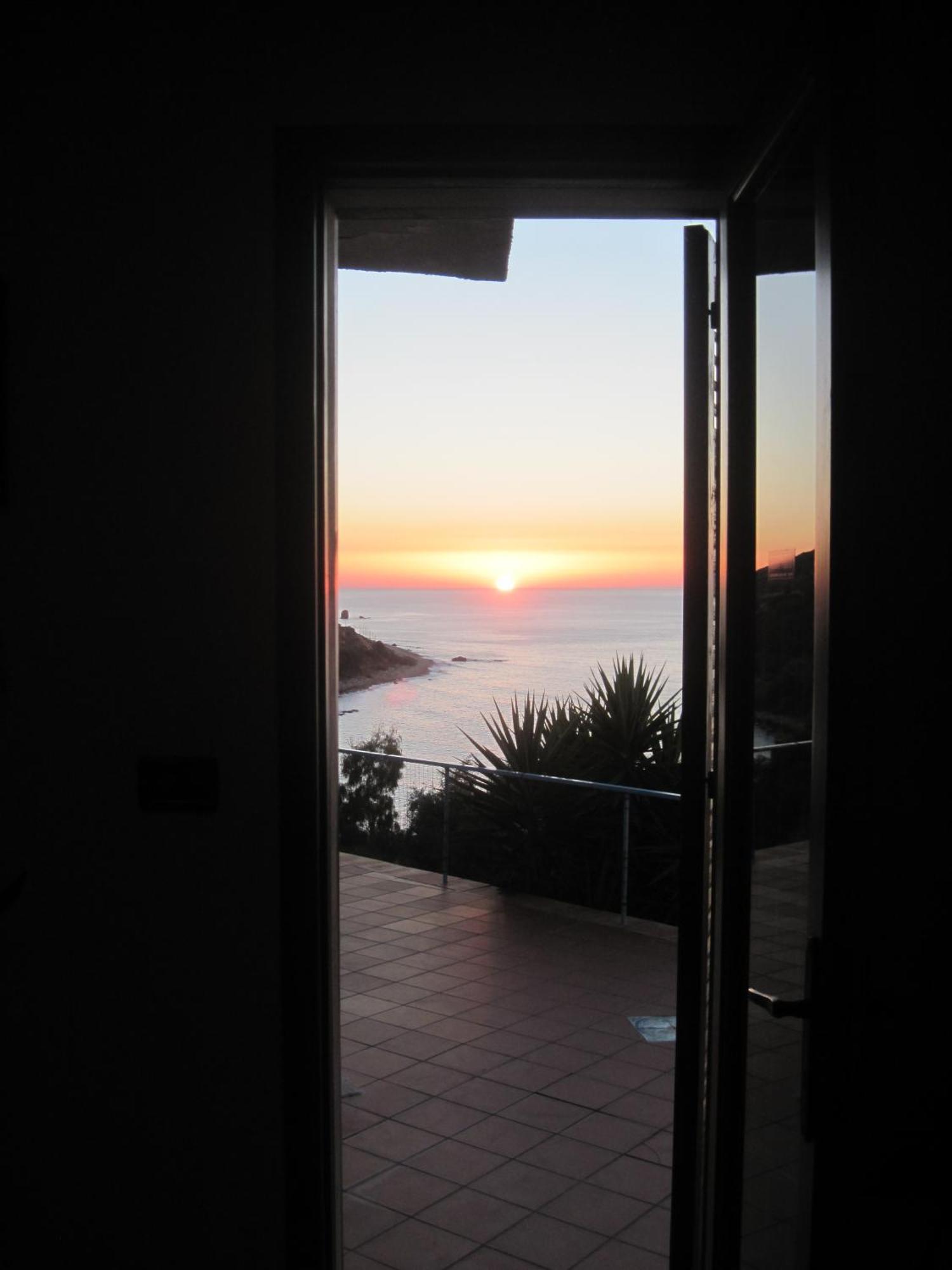 Camere & Case Vacanze Lo Scoglio Castel di Tusa Szoba fotó