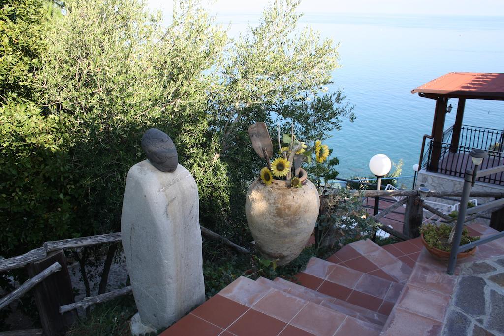 Camere & Case Vacanze Lo Scoglio Castel di Tusa Kültér fotó