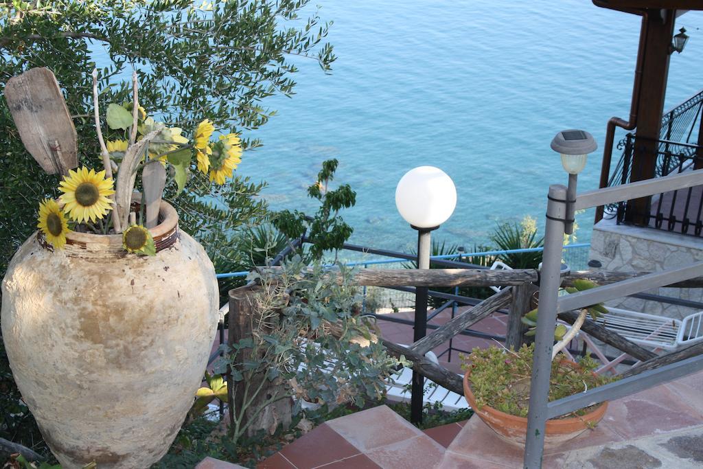 Camere & Case Vacanze Lo Scoglio Castel di Tusa Kültér fotó