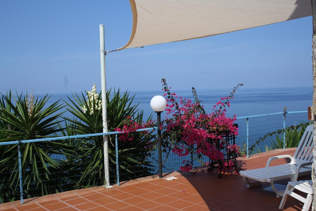 Camere & Case Vacanze Lo Scoglio Castel di Tusa Kültér fotó