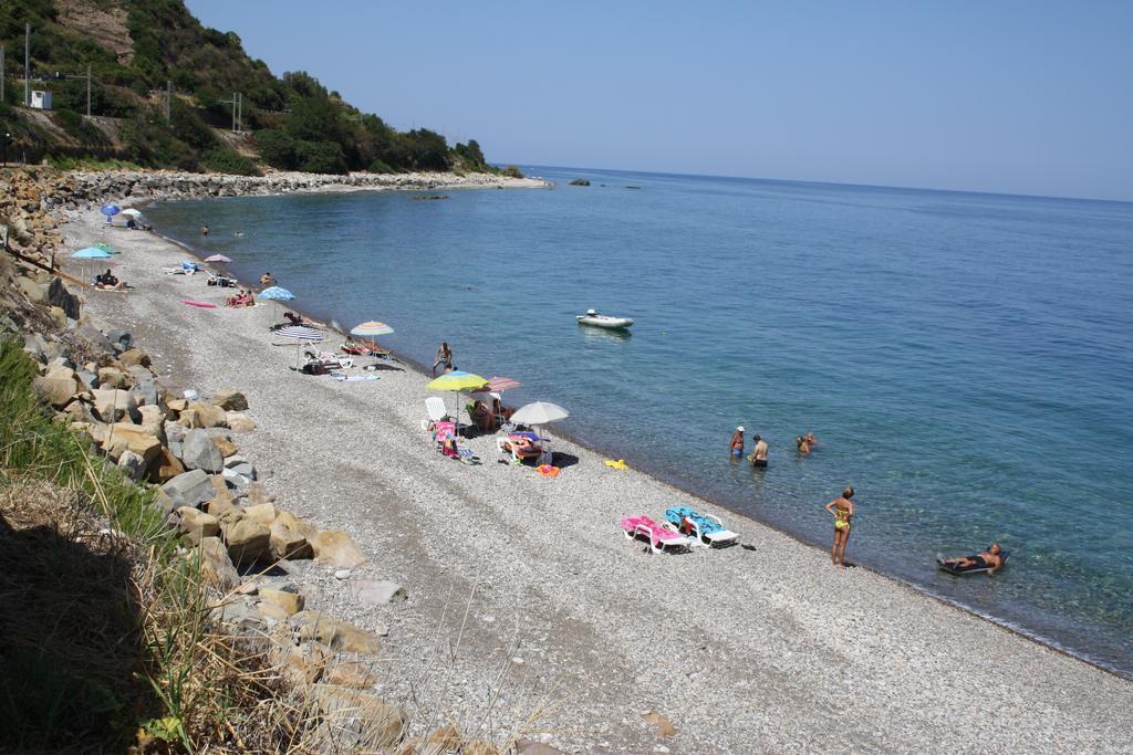 Camere & Case Vacanze Lo Scoglio Castel di Tusa Kültér fotó