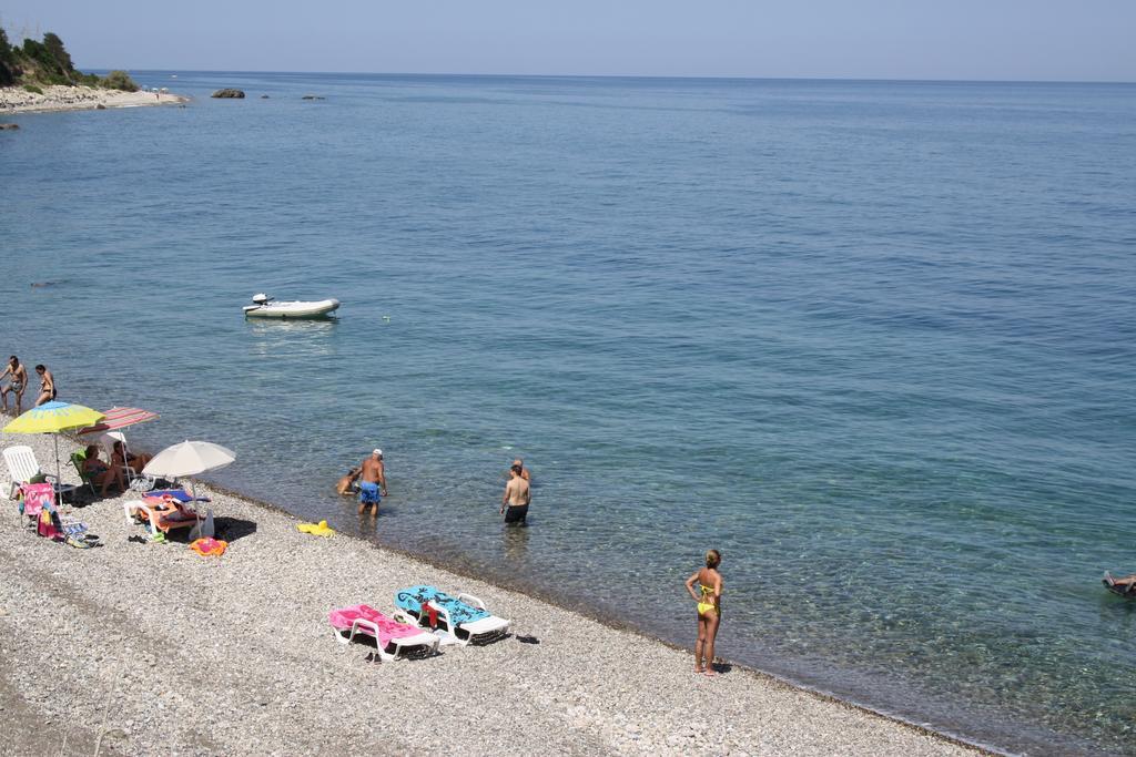 Camere & Case Vacanze Lo Scoglio Castel di Tusa Kültér fotó