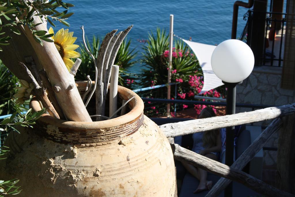 Camere & Case Vacanze Lo Scoglio Castel di Tusa Kültér fotó