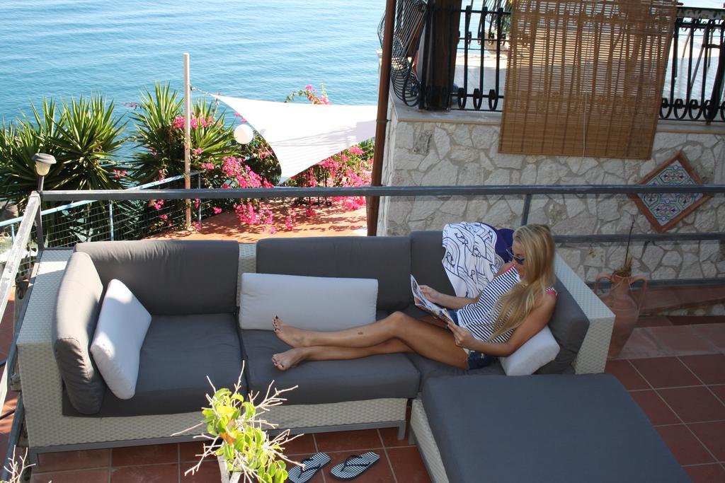 Camere & Case Vacanze Lo Scoglio Castel di Tusa Kültér fotó