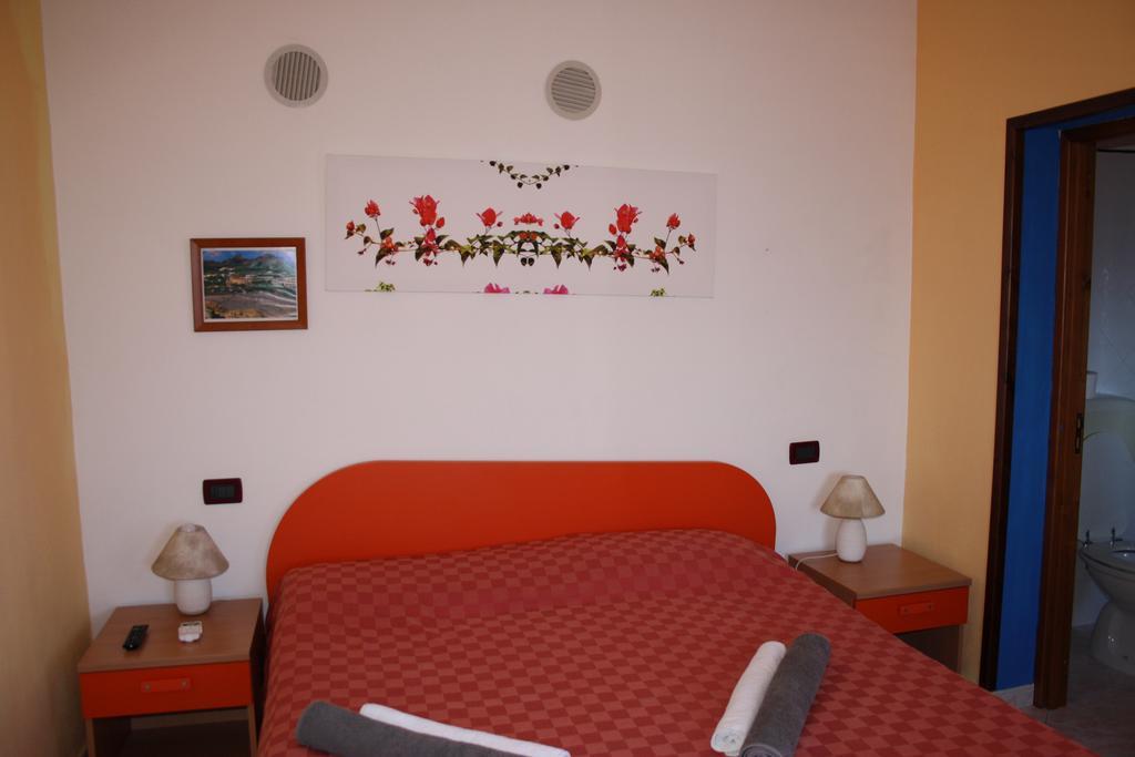 Camere & Case Vacanze Lo Scoglio Castel di Tusa Kültér fotó