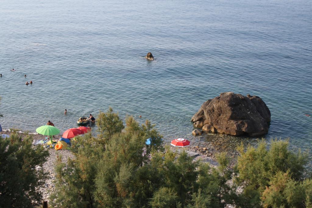 Camere & Case Vacanze Lo Scoglio Castel di Tusa Kültér fotó
