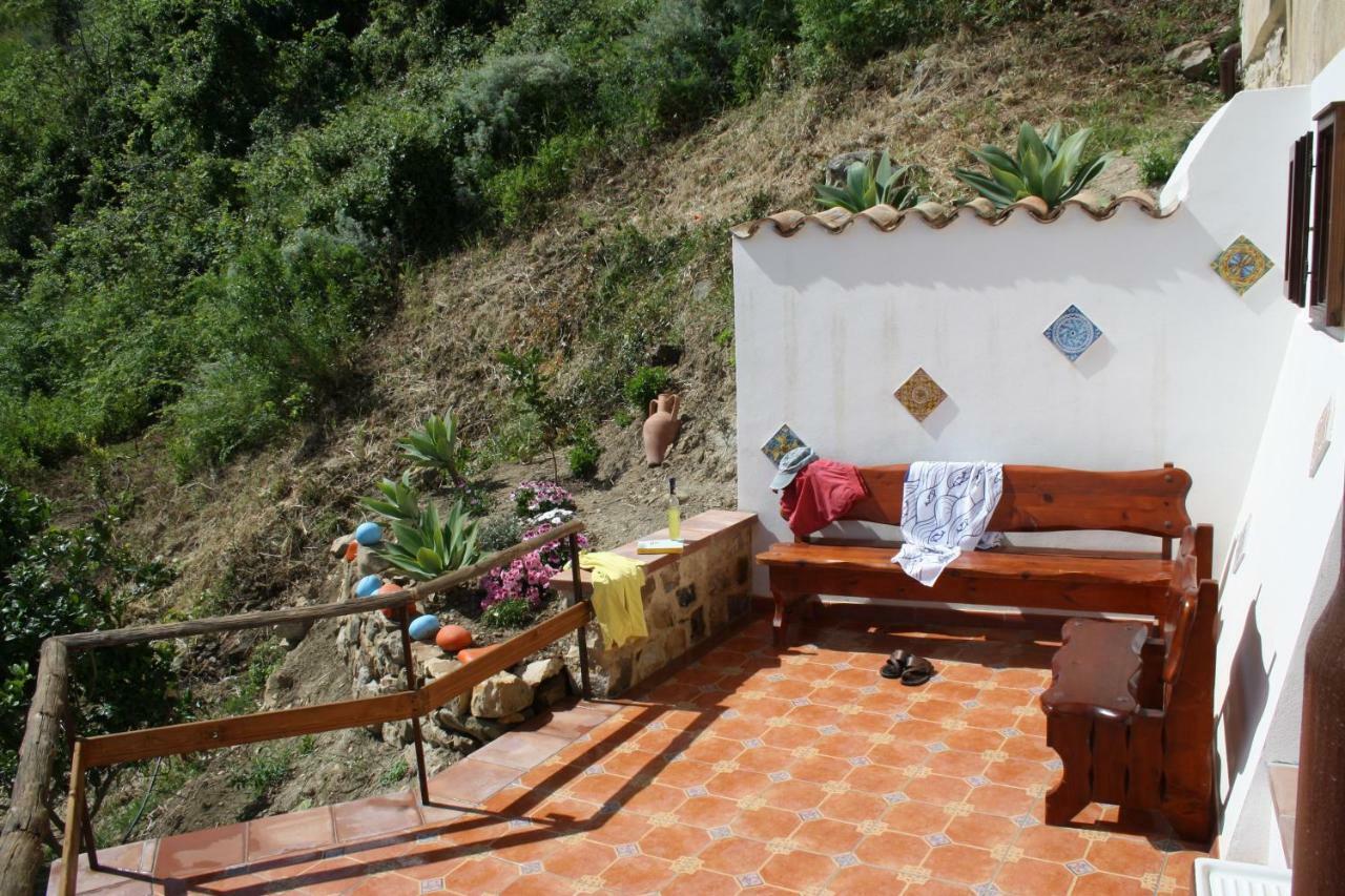 Camere & Case Vacanze Lo Scoglio Castel di Tusa Kültér fotó