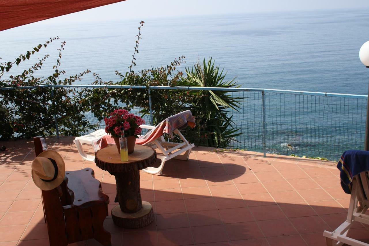 Camere & Case Vacanze Lo Scoglio Castel di Tusa Kültér fotó