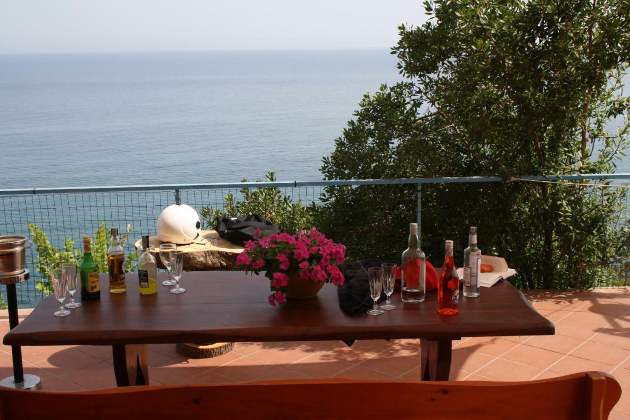 Camere & Case Vacanze Lo Scoglio Castel di Tusa Kültér fotó