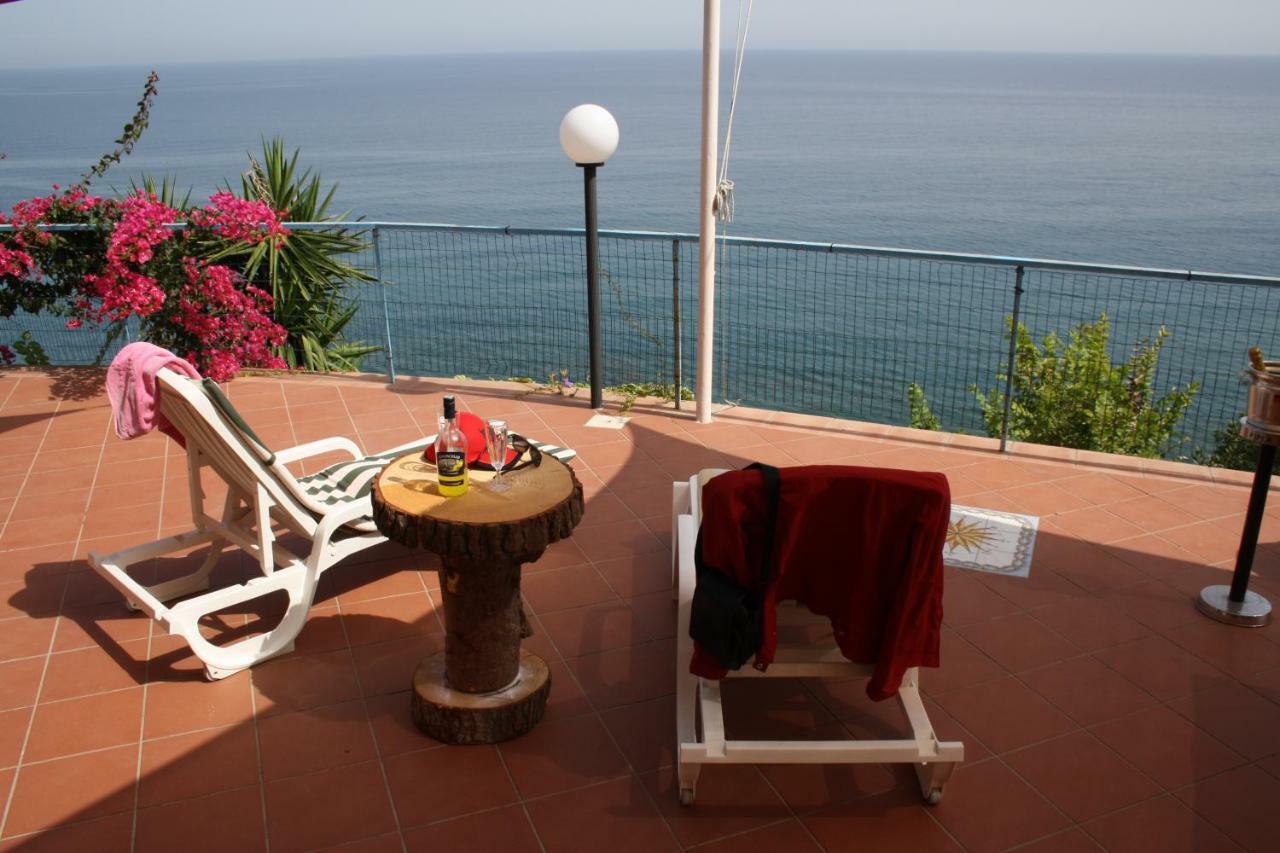 Camere & Case Vacanze Lo Scoglio Castel di Tusa Kültér fotó
